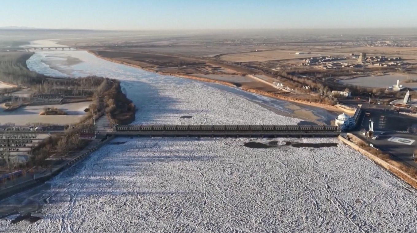 Bagian Sungai Kuning di Mongolia Dalam Memasuki Periode Es Stabil setelah 48 Hari