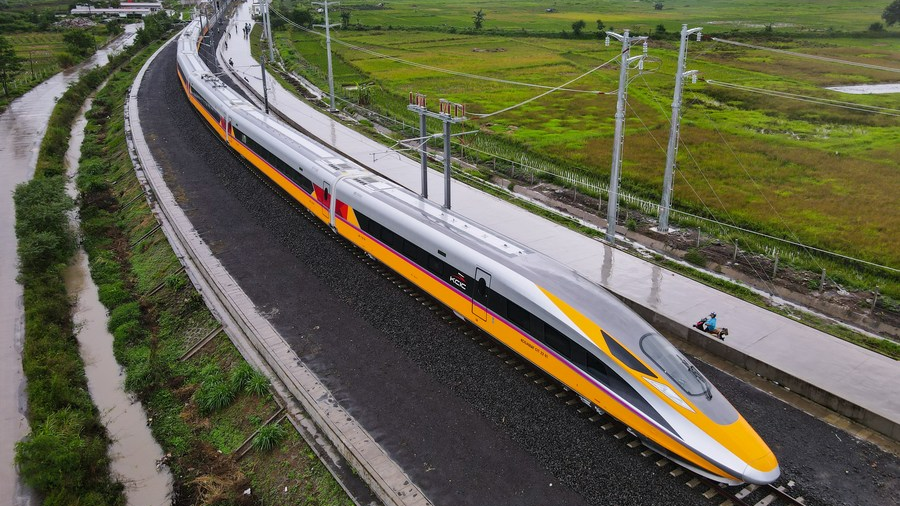 Wang berterima kasih kepada Presiden Indonesia Joko Widodo atas ucapan selamatnya kepada Xi Jinping atas terpilihnya sebagai presiden Republik Rakyat Tiongkok