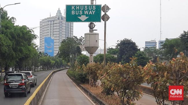 Kementerian Perhubungan memastikan akan ada transportasi bus umum seperti Transjakarta atau dikenal dengan nama busway di 10 kota besar di Indonesia