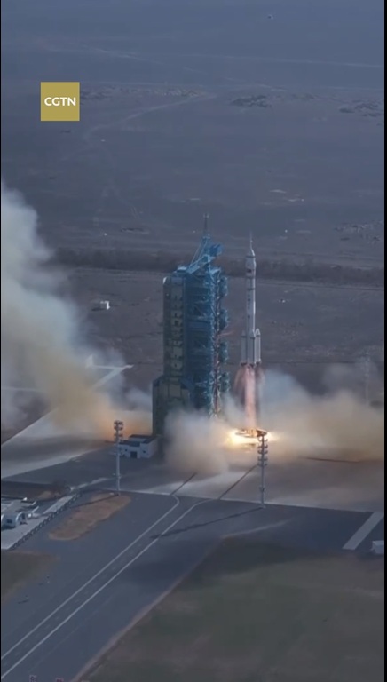 Tiongkok Sukses Luncurkan Pesawat Ruang Angkasa Shenzhou-22