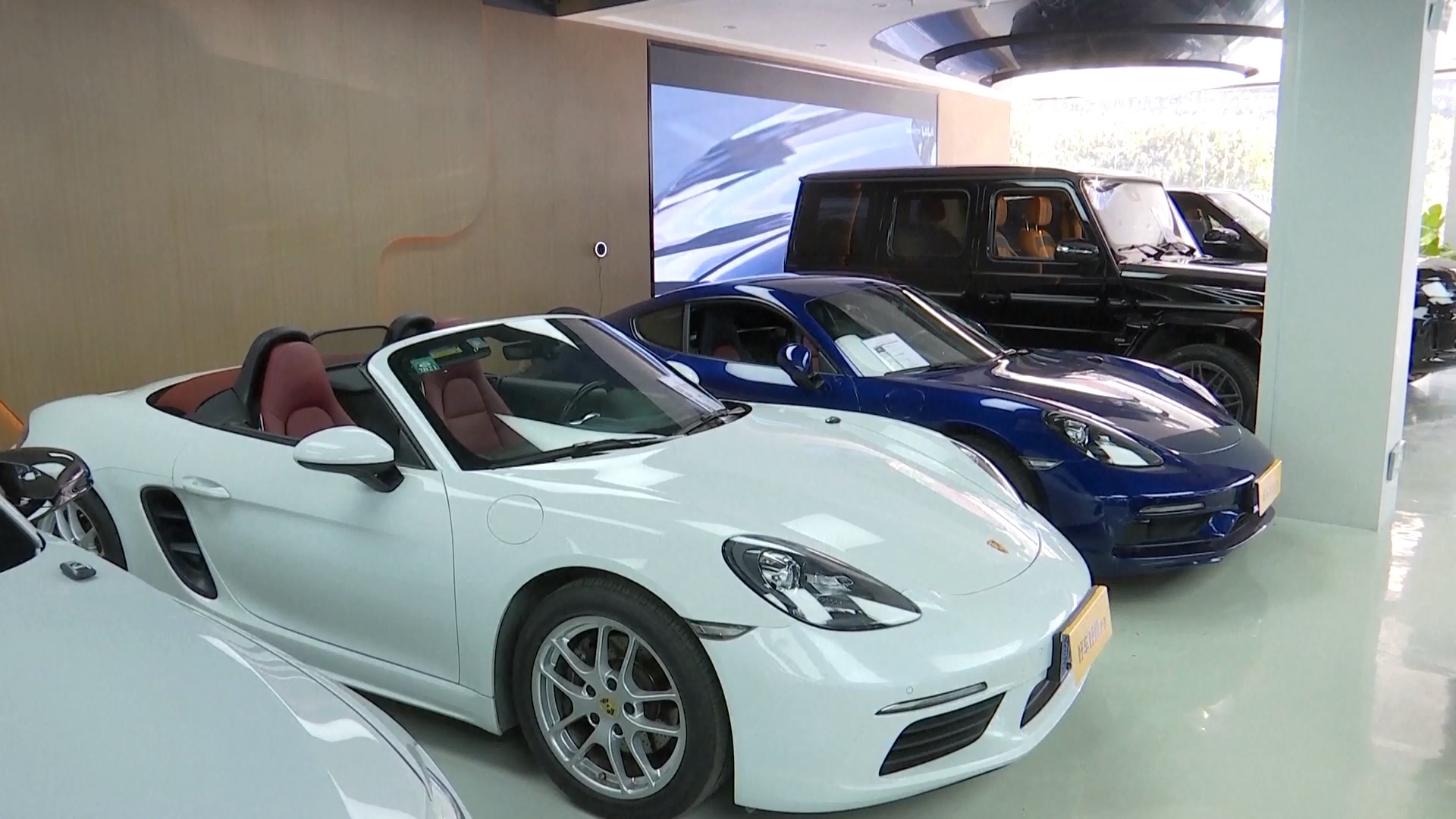 Sekitar 153 juta kendaraan bekas berpindah tangan di negara itu bulan lalu