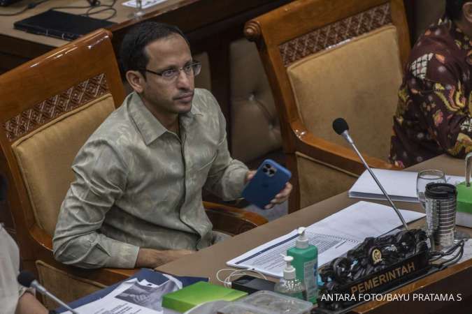 Nadiem menjelaskan kenaikan hanya berlaku untuk mahasiswa baru bukan untuk seluruh mahasiswa