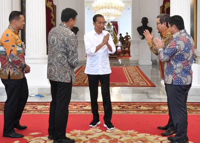 Presiden Joko Widodo berpesan kepada dewan direksi supaya hati-hati dalam mengelola dana BPJS Ketenagakerjaan