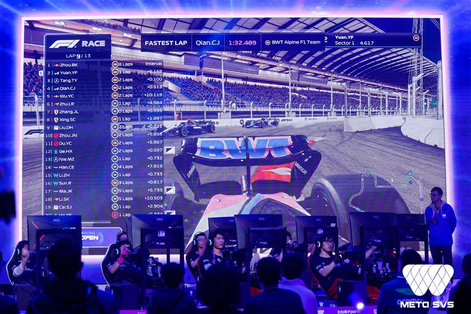 Selain menghilangkan hambatan geografis antara peserta dari berbagai lokasi