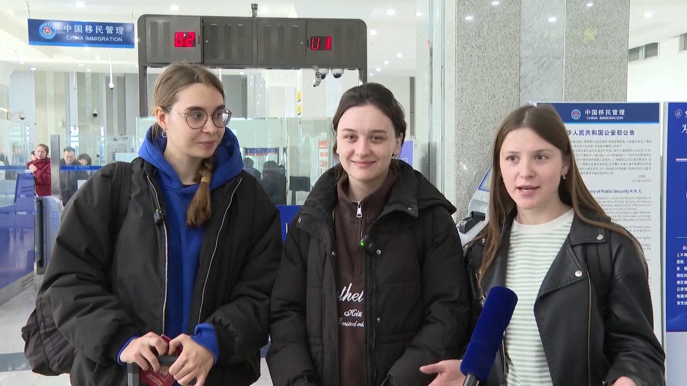 Pelabuhan Darat Tiongkok Sambut Masuknya Wisatawan Rusia Tanpa Visa