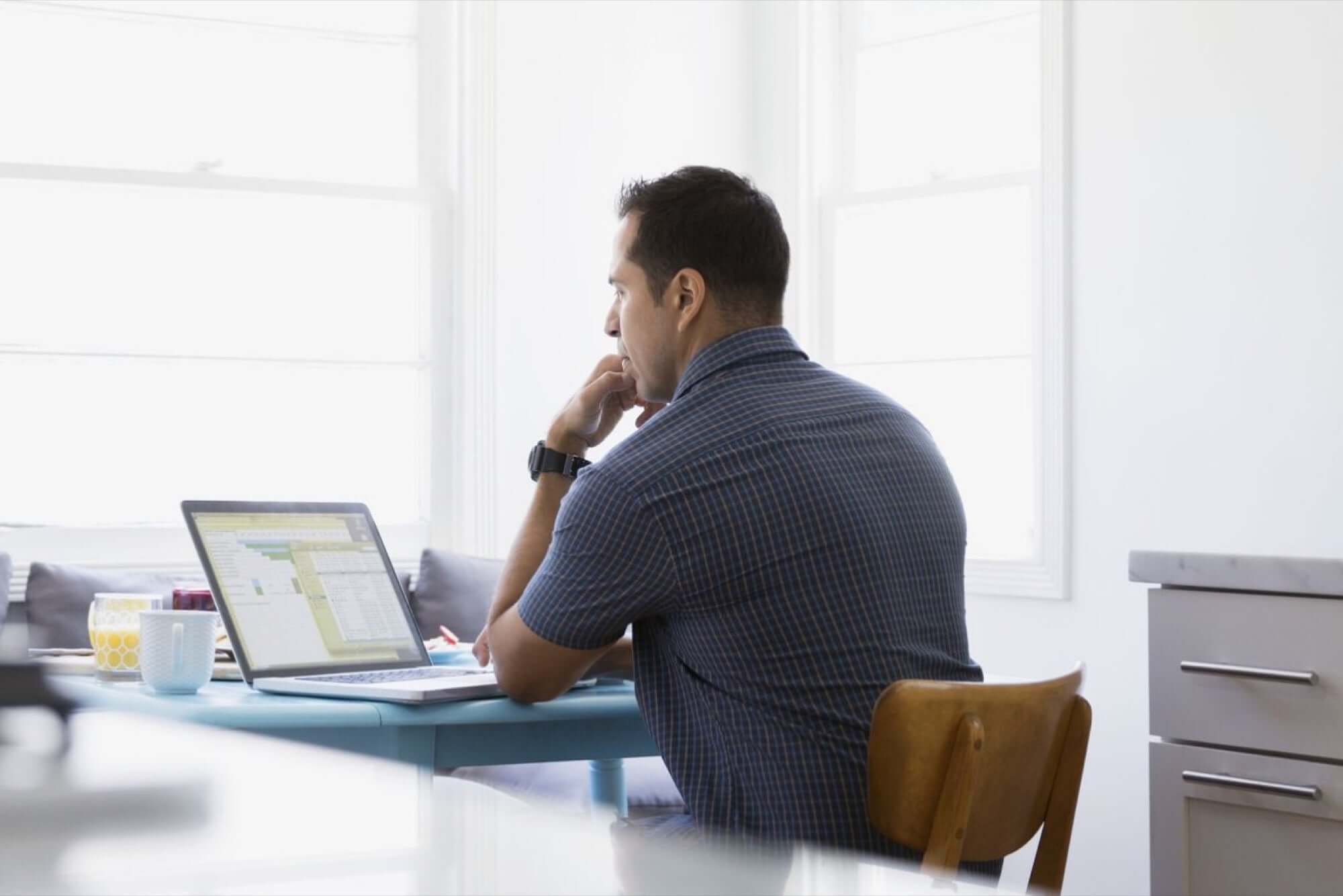 Aktivitas duduk yang terlalu lama ternyata bisa berpengaruh terhadap kesuburan pria Biasanya terjadi jika seorang pria duduk selama beberapa jam tanpa aktivitas fisik lainnya