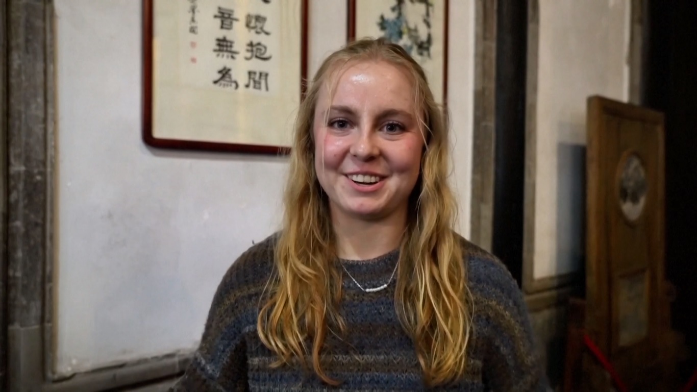 Bagi pengunjung internasional