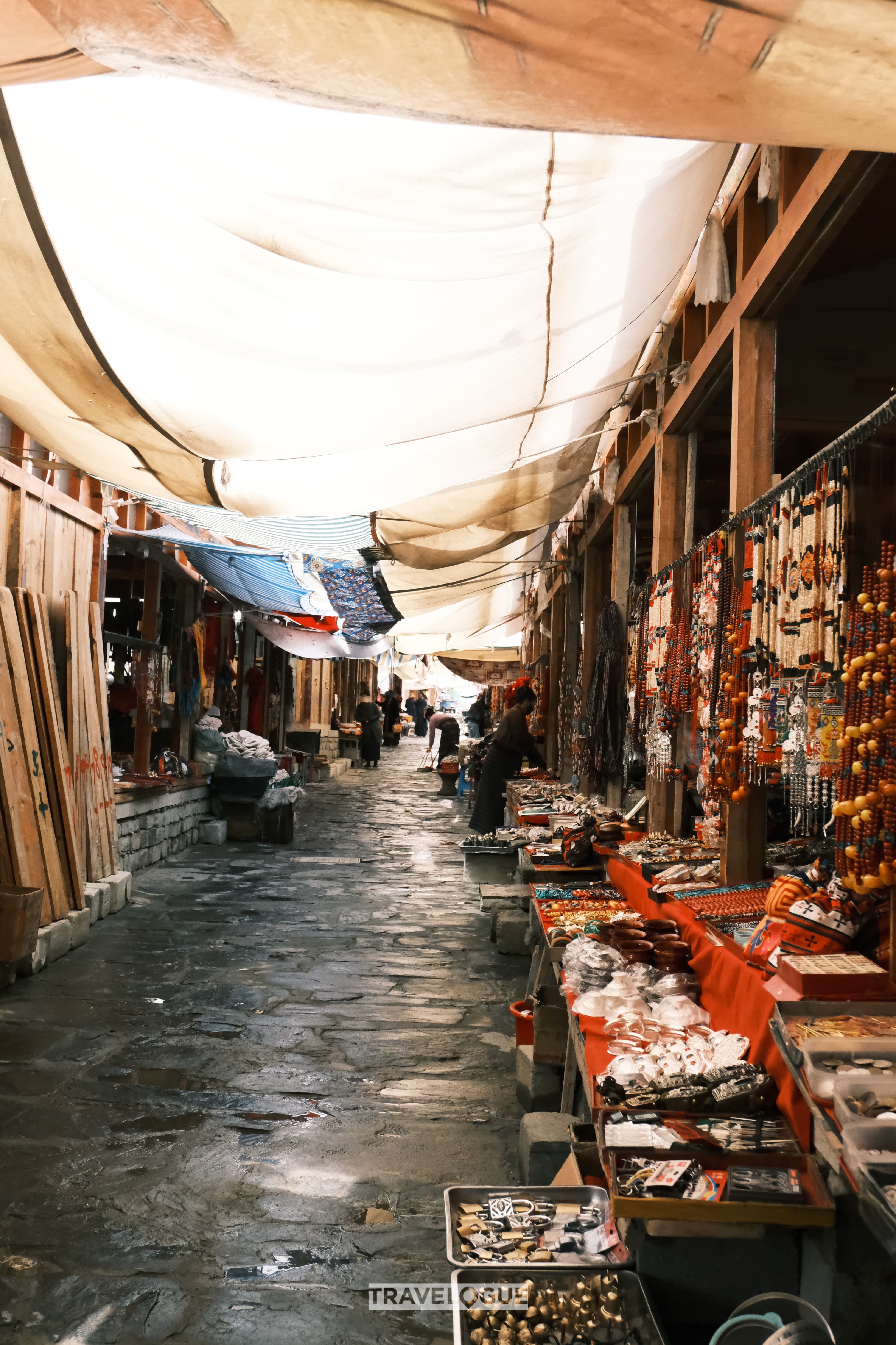 Jalan Pejalan Kaki Shigatse yang Ramai