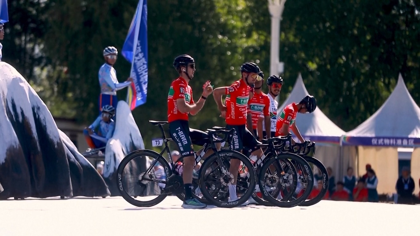 Balapan Sepeda Internasional Trans-Himalaya ke-6 Resmi Dibuka di Tibet