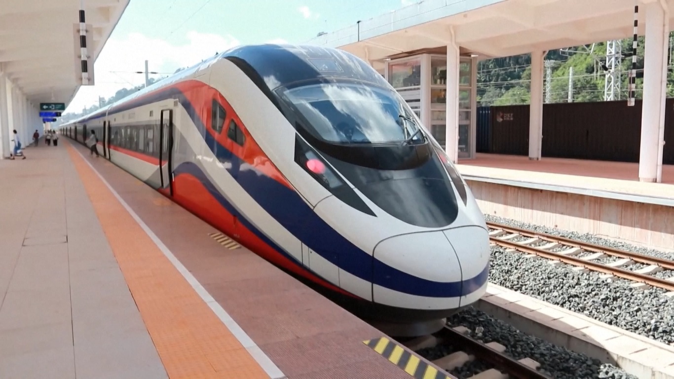 Dilapisi warna merah