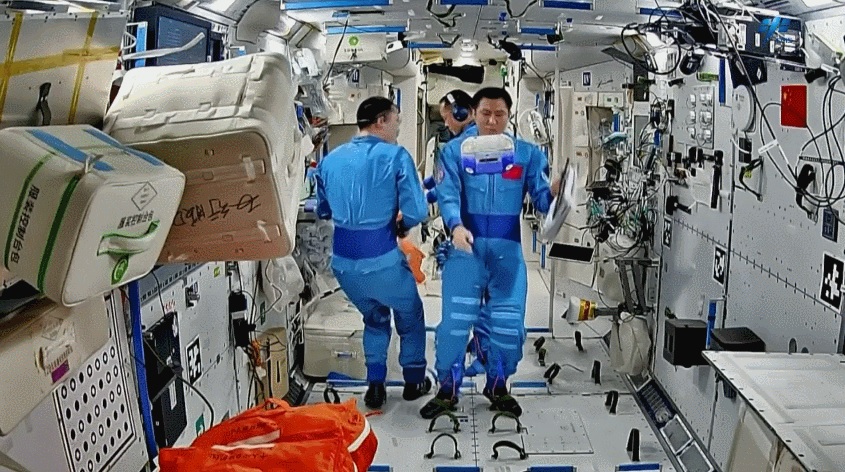 Awak Pesawat Shenzhou-21  Lanjutkan Eksperimen Ilmiah dan Kehidupan di Orbit