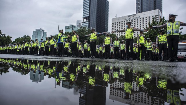 Pelaksanaan Operasi Keselamatan Jaya 2025 ini ditandai dengan apel gelar pasukan yang dilakukan di Lapangan Presisi Polda Metro Jaya