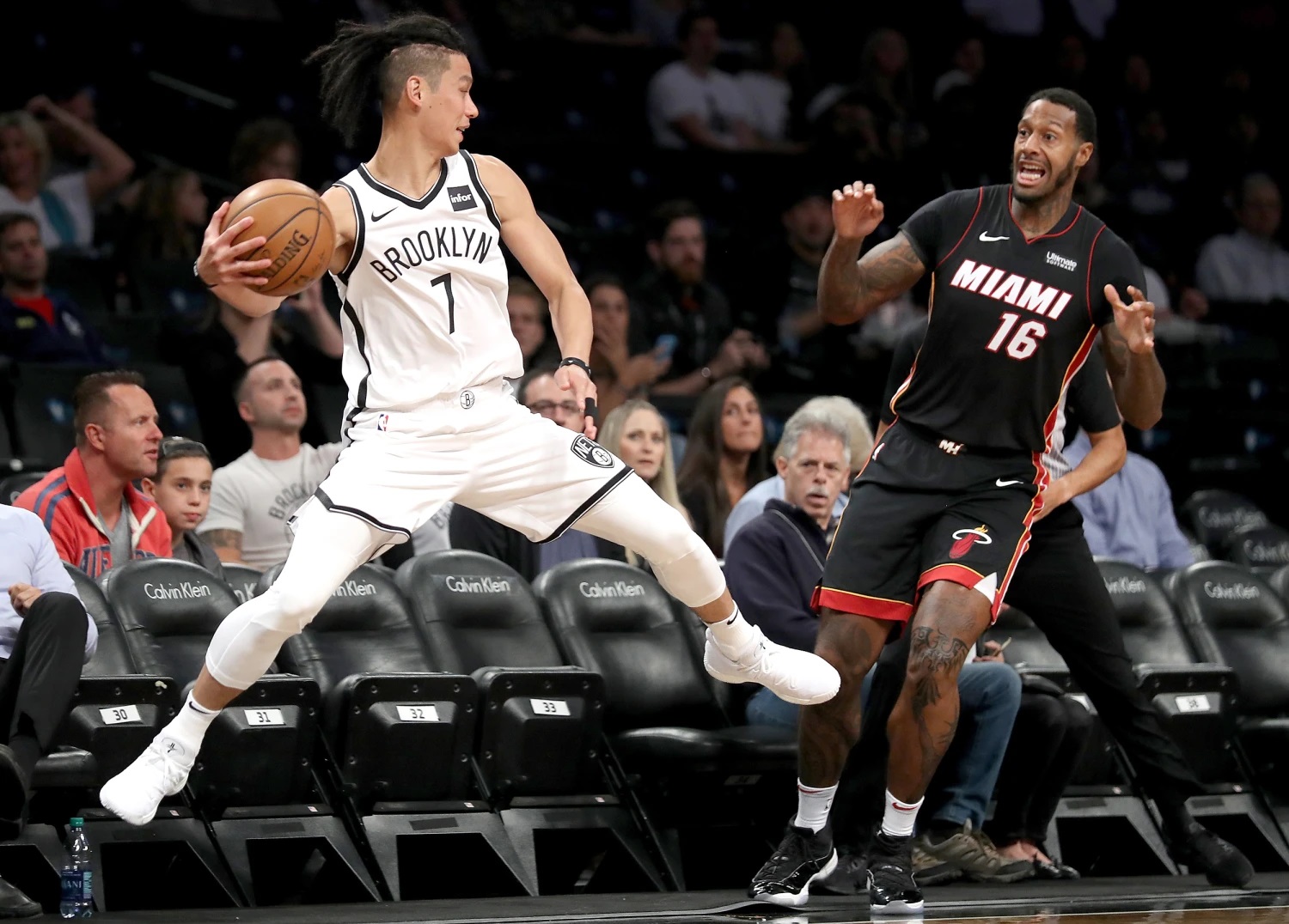 Tim bola basket profesional yang berbasis di New York Brooklyn Nets merayakan Tahun Baru Imlek