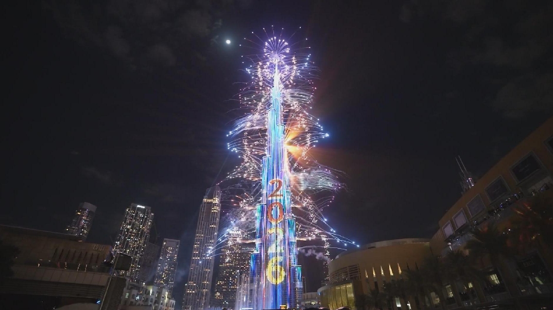 UEA dan Australia Merayakan Tahun Baru dengan Pertunjukan Kembang Api yang Spektakuler.