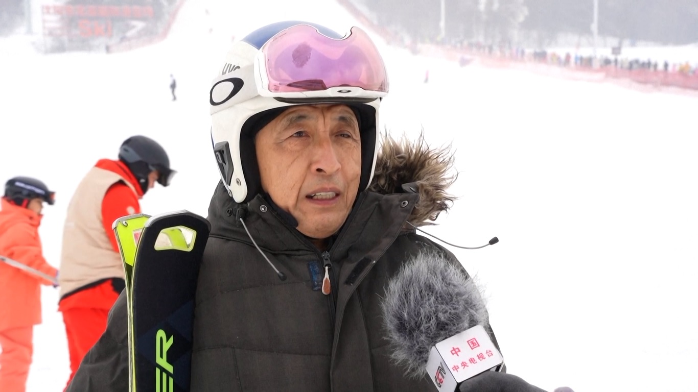 Resor ski ini membuat orang terkesan dengan udara segar dan lingkungan yang menyenangkan