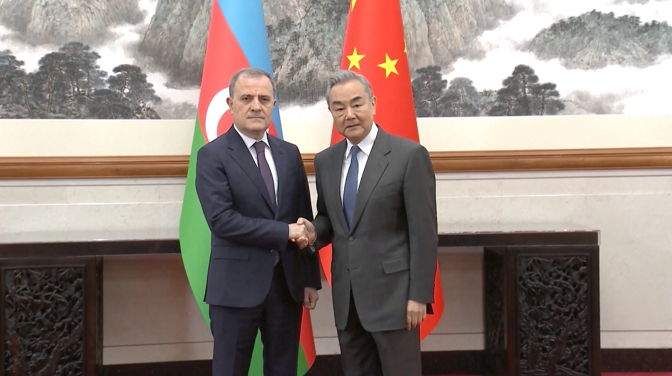 Menteri Luar Negeri Tiongkok Gelar Pembicaraan dengan Menteri Luar Negeri Azerbaijan