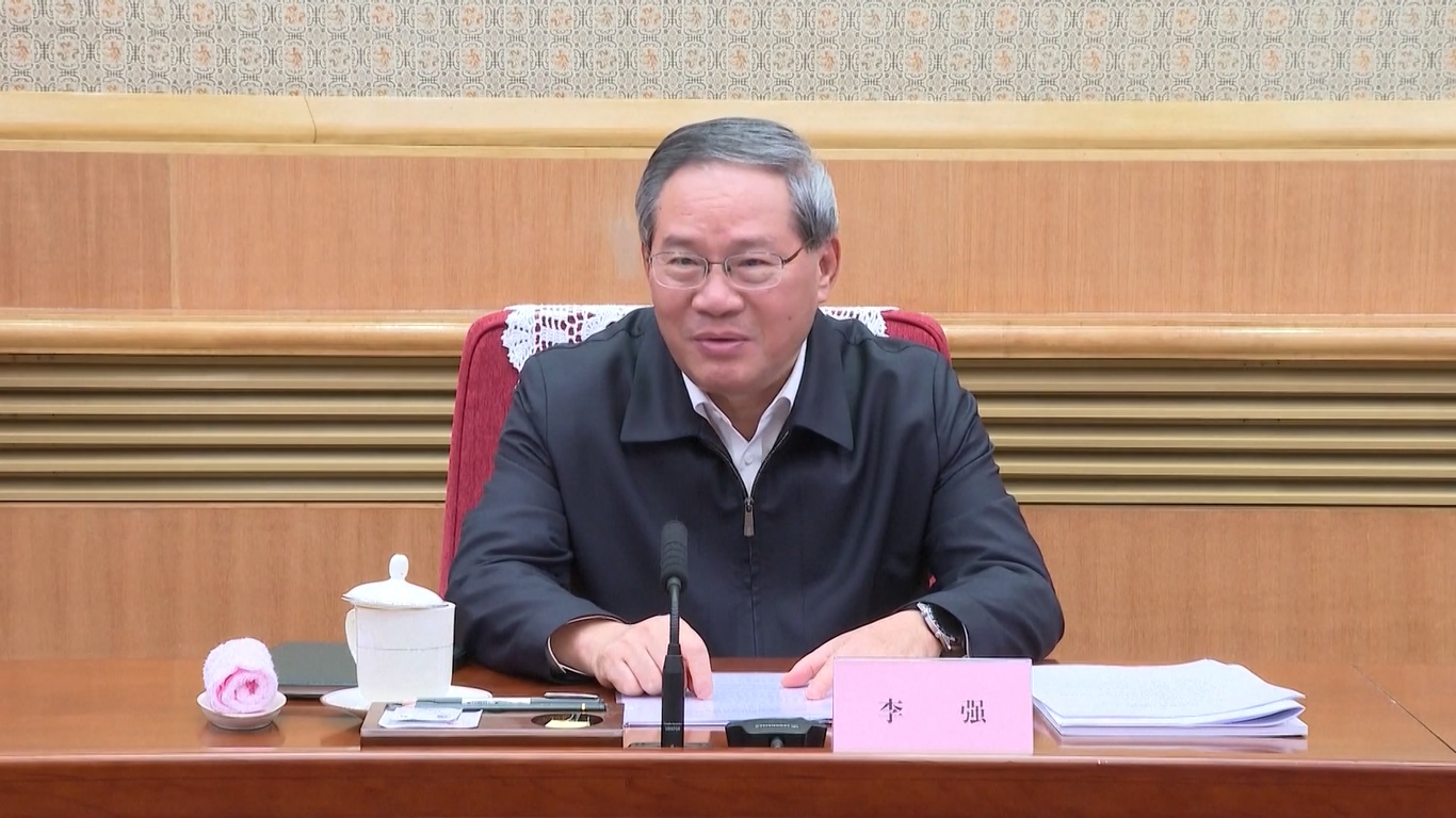 PM Tiongkok Pimpin Simposium untuk Meminta Pendapat tentang Rancangan Laporan Kerja Pemerintah dan Rencana Lima Tahun