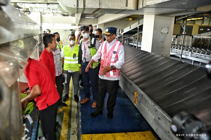 Budi Karya mengatakan moda transportasi laut menjadi sektor yang sangat krusial