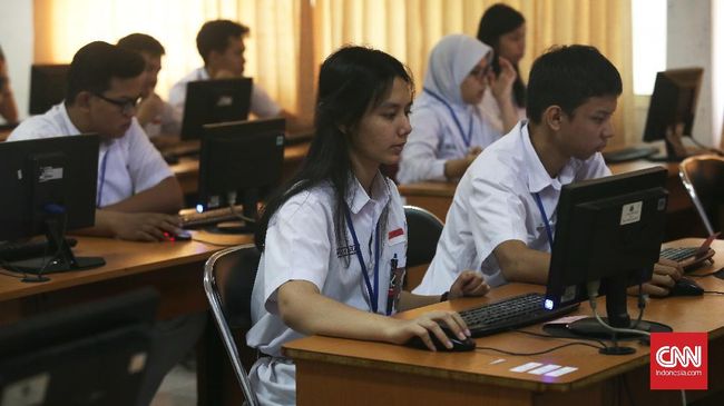 Gubernur Nusa Tenggara Timur (NTT) Viktor Bungtilu Laiskodat mengeluarkan wacana baru terkait aturan masuk sekolah Dia meminta agar jam masuk sekolah dimajukan menjadi pukul 0500 WITA