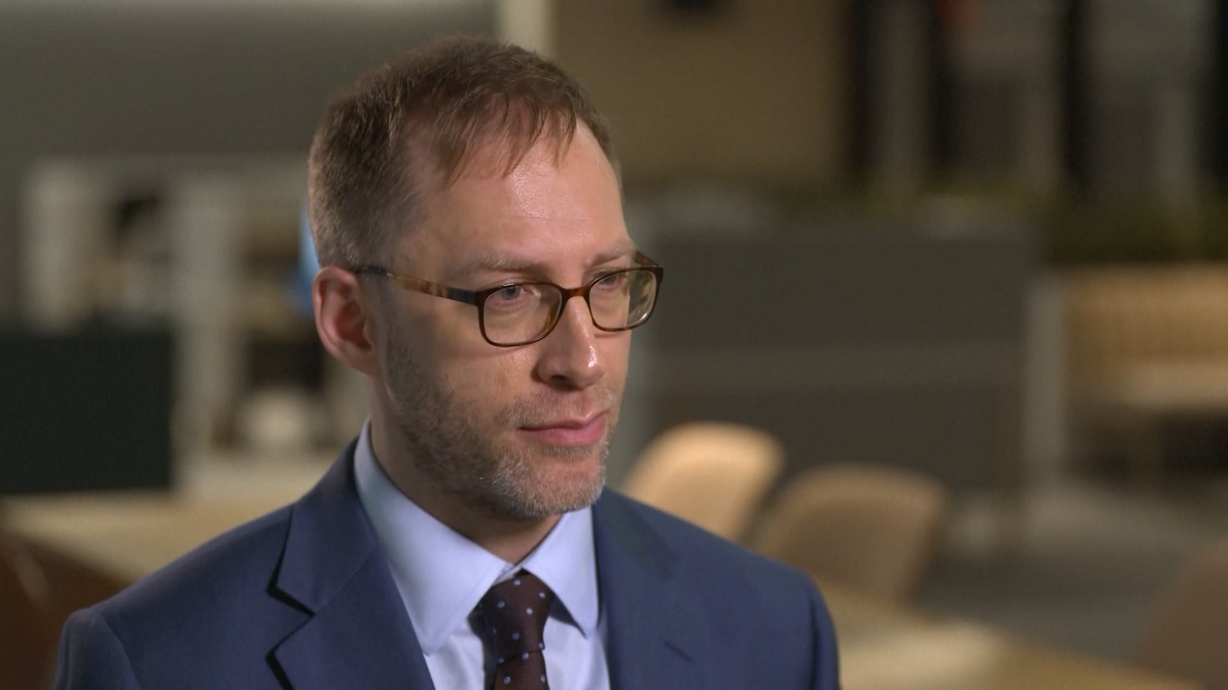 Laporan itu juga mengatakan kenaikan suku bunga kebijakan bank sentral untuk memerangi inflasi terus membebani aktivitas ekonomi