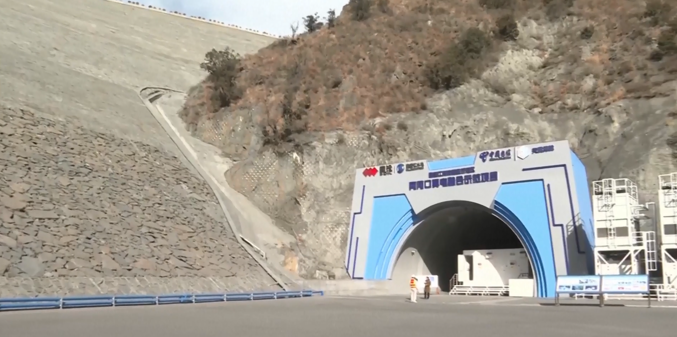 Tiongkok Meluncurkan Pusat Komputasi Cerdas Gua Dataran Tinggi