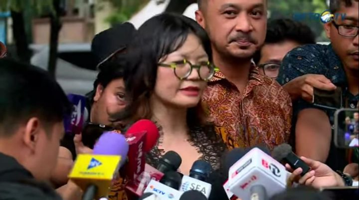 Lahir di Medan dan besar di Jakarta