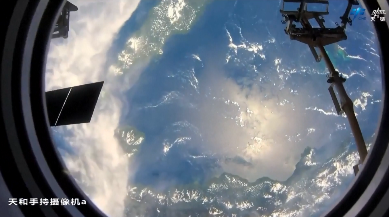 Stasiun Luar Angkasa Tiongkok Mengabadikan Pemandangan Bumi yang Memukau