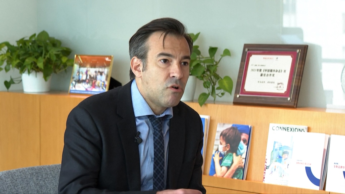 Ruiz mengatakan Servier mengharapkan lebih banyak kolaborasi ilmiah dan medis antara Prancis dan Tiongkok