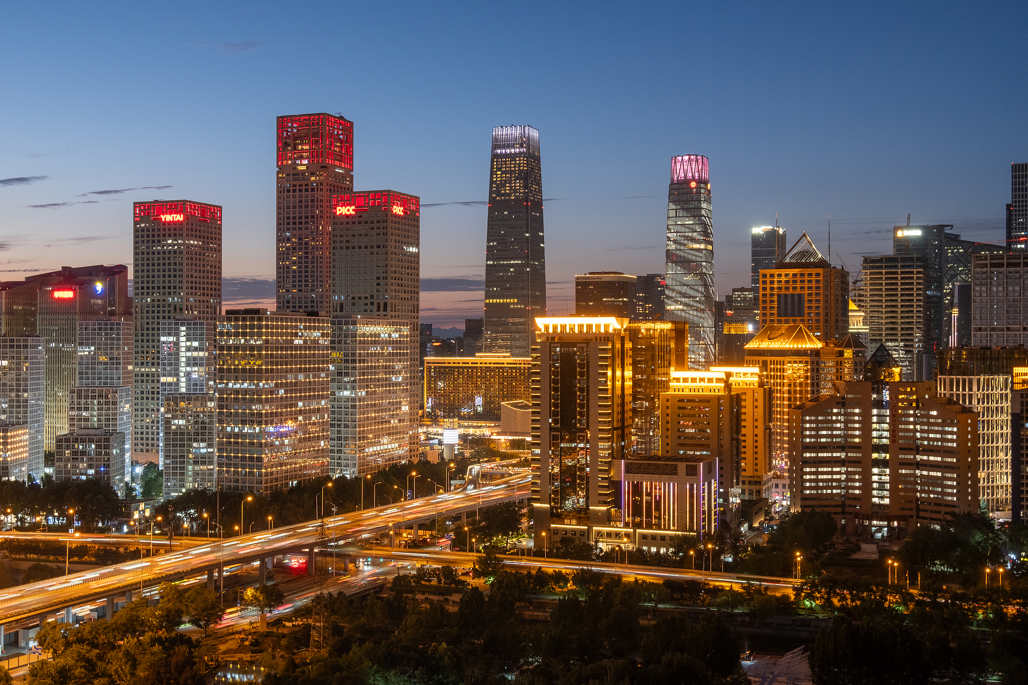 Bank-Bank Terkemuka Dunia Memberi Peringkat Tiongkok Berdasarkan Pertumbuhan yang Lebih Kuat dan Lonjakan Laba Teknologi