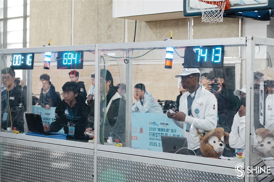 Sejak diperkenalkan di Tiongkok pada tahun 2014 Kompetisi Robotika FIRST telah menjadi ajang populer bagi siswa berusia 14-18 dari seluruh dunia