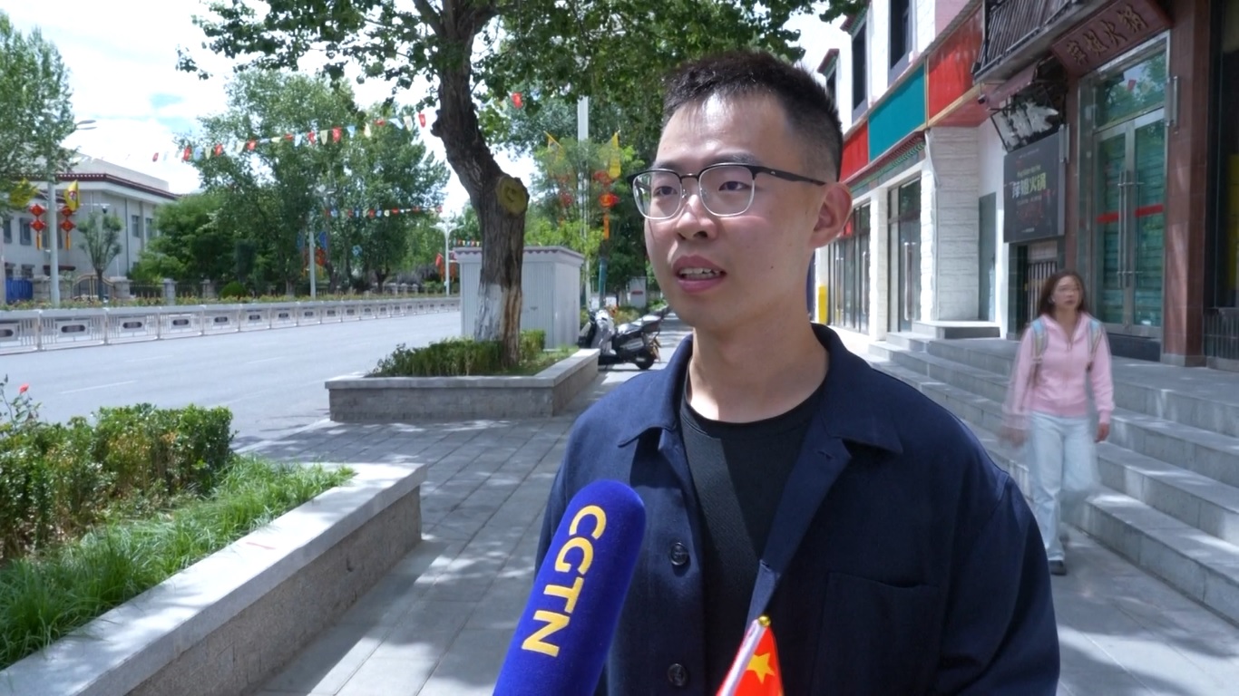 Warga Lhasa Antusias Menyambut Kedatangan Xi Jinping