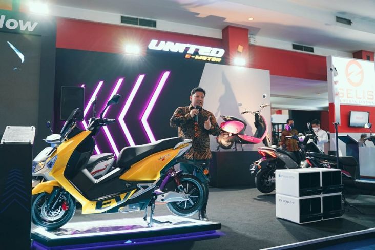 Program subsidi motor listrik dari pemerintah Rp7 juta per unit mendapat respons positif pasar tanah air peminat bantuan pemerintah ini bukan hanya banyak di Jakarta namun juga dari Semarang Surabaya Bali dan Makassar