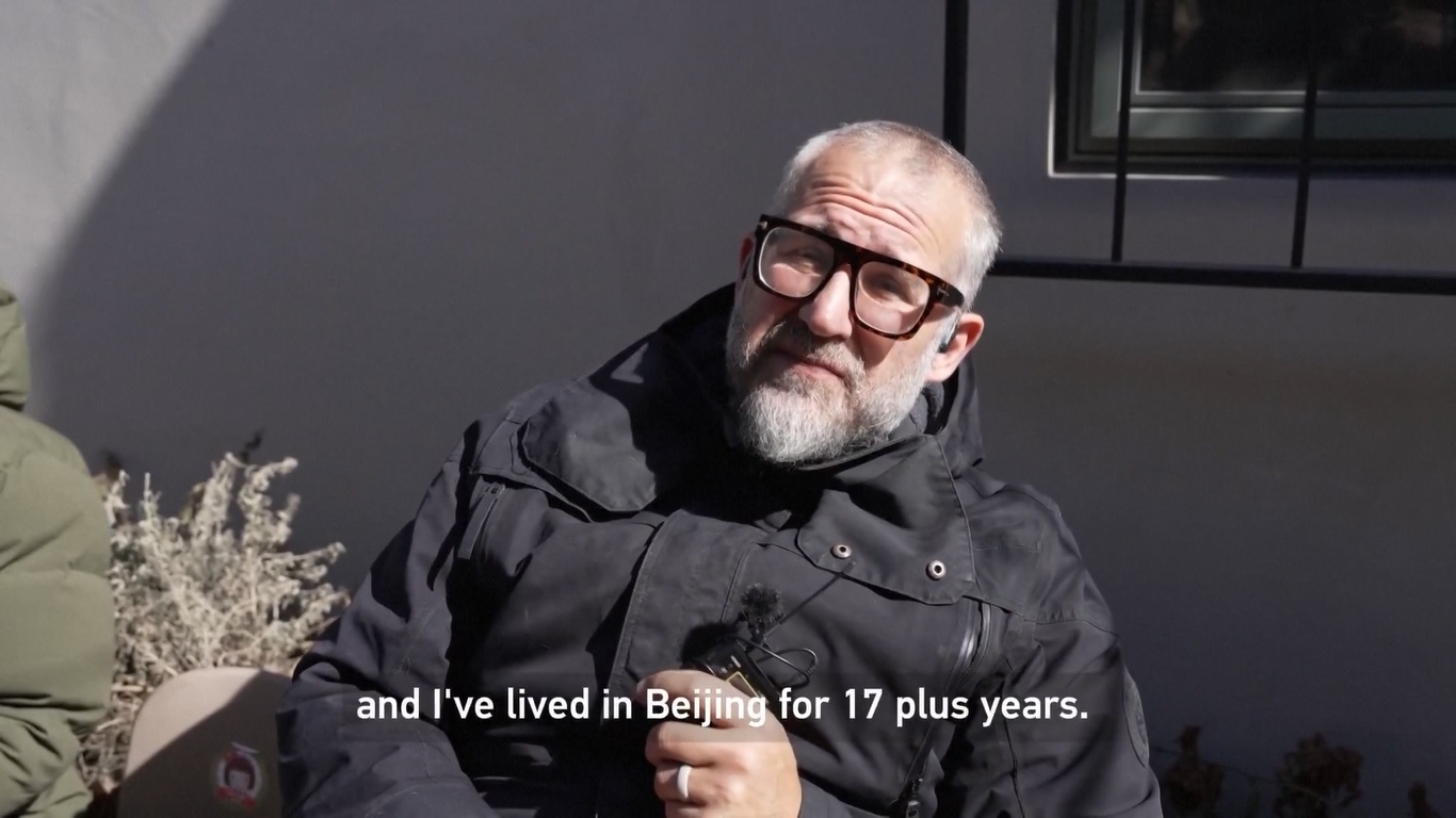 Seniman tersebut percaya bahwa seni sinematik dapat mendorong orang-orang seperti dirinya untuk menjelajahi tempat-tempat yang jauh dan membenamkan diri dalam budaya asing