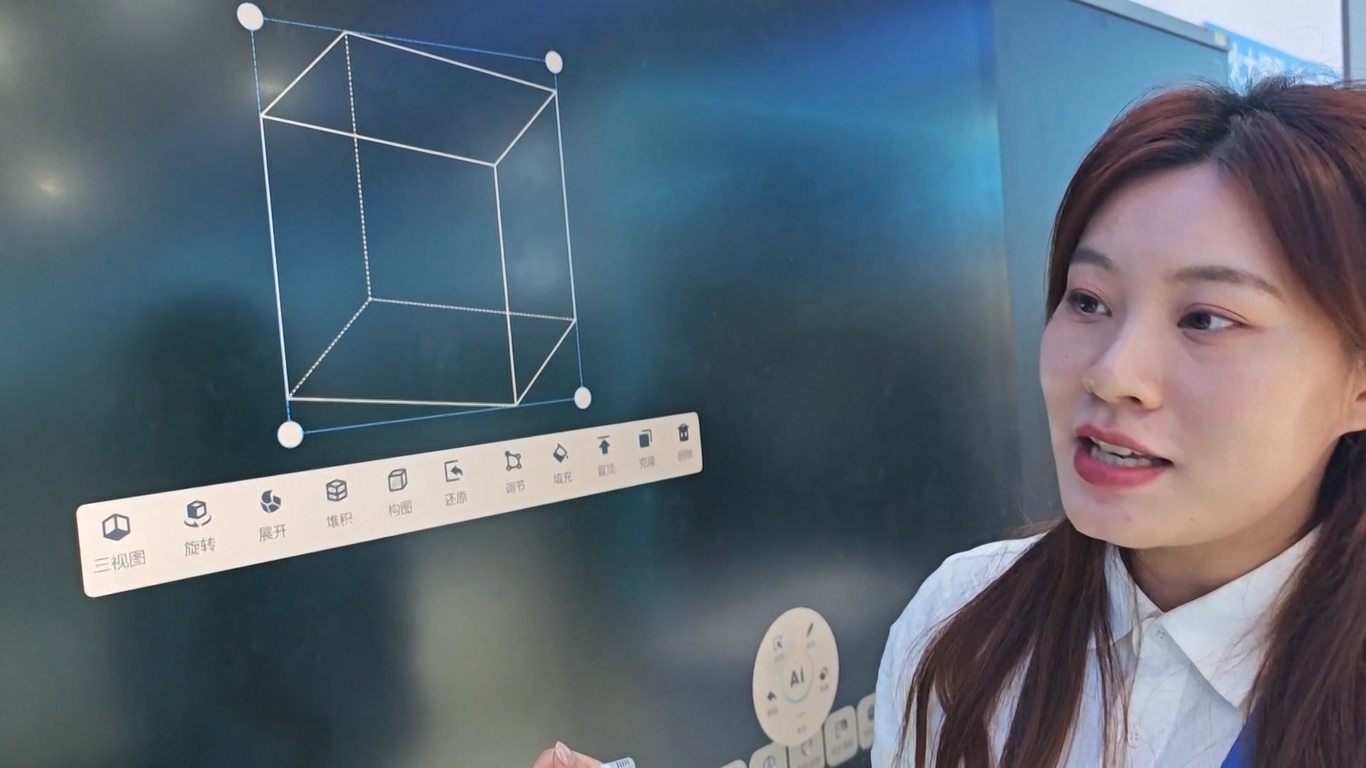 Tiongkok Pamerkan Masa Depan Digital di Pameran Internasional dengan Inovasi Bertenaga AI