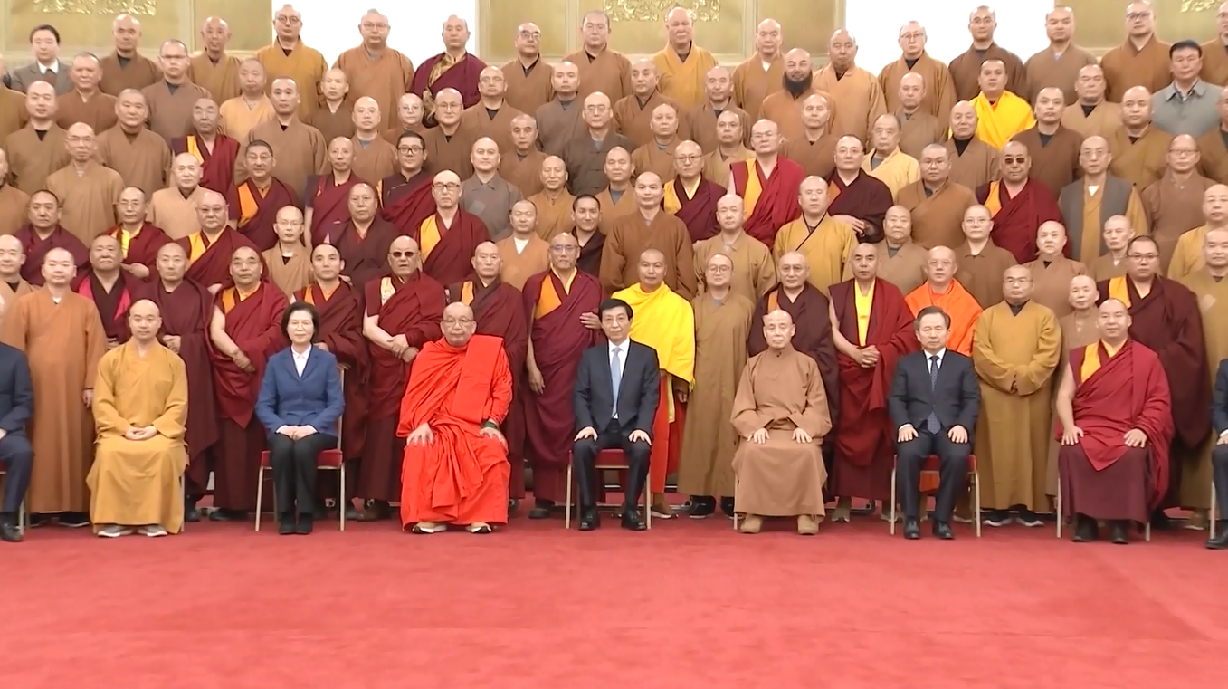 Penasehat Politik Utama Tiongkok Bertemu dengan Delegasi Buddha Tiongkok di Beijing
