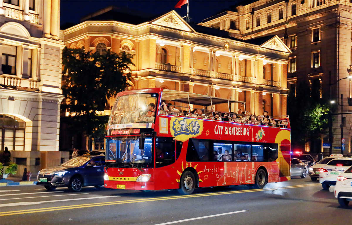 Armada convertible double-decker saat ini mulai beroperasi pada tahun 2010