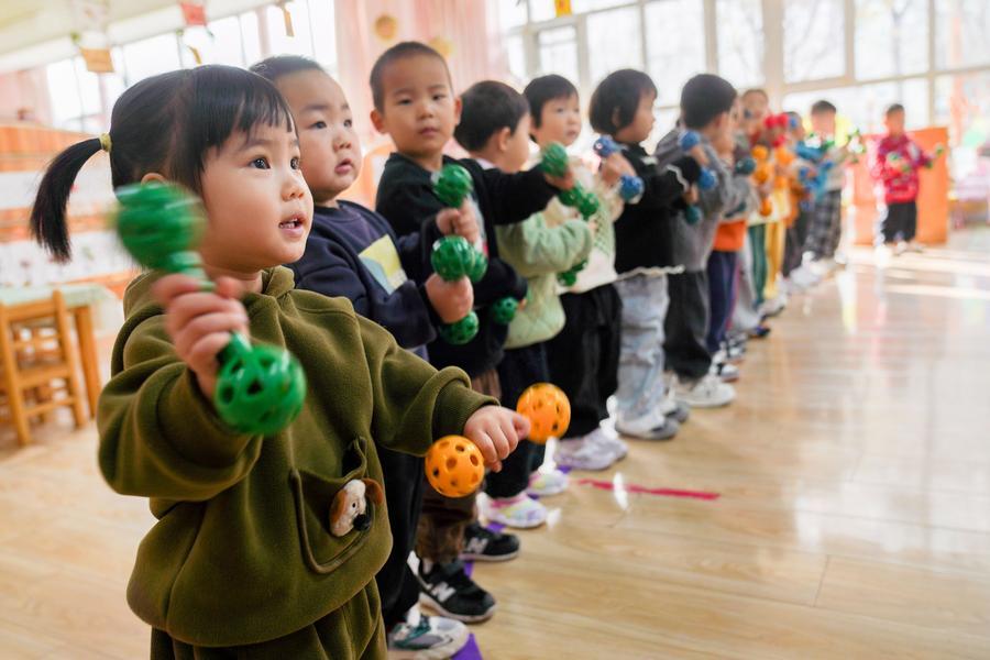 Tiongkok Luncurkan Putaran Baru Pendaftaran Subsidi Pengasuhan Anak Nasional
