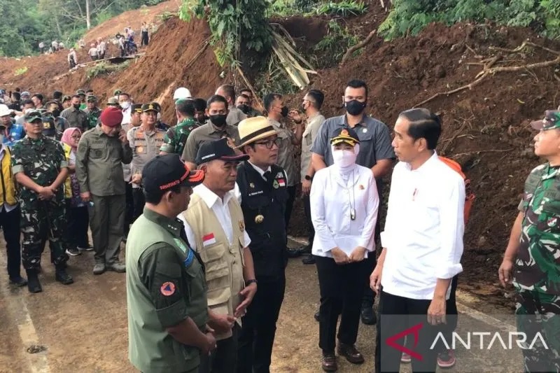 Presiden RI Joko Widodo meminta untuk mendahulukan proses evakuasi korban gempa magnitudo 5