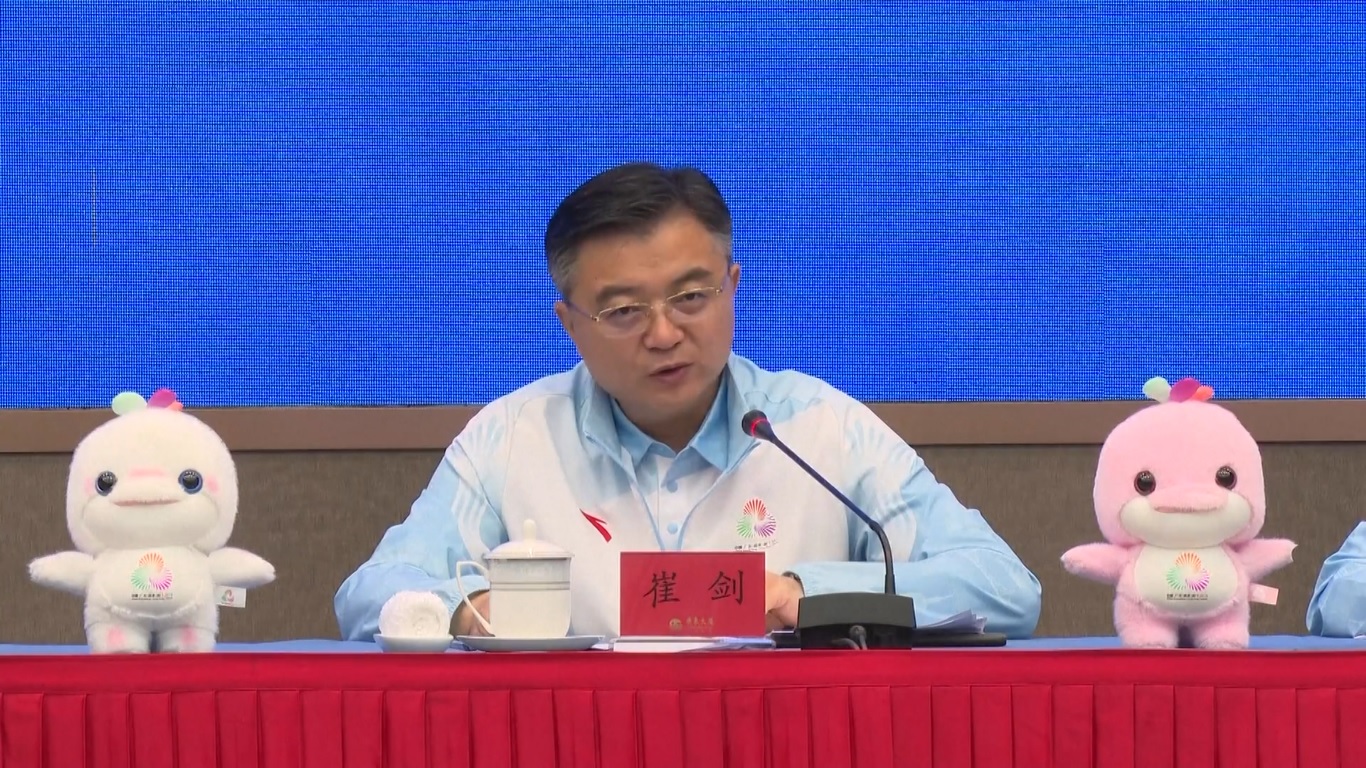 Robot Humanoid Pimpin Pawai Obor di Pesta Olahraga Nasional Tiongkok ke-15