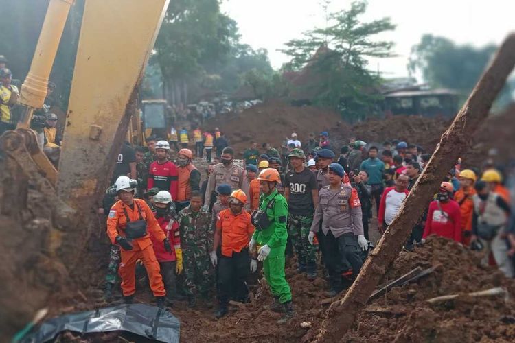 ratusan gempa susulan tersebut memiliki kekuatan bervariasi