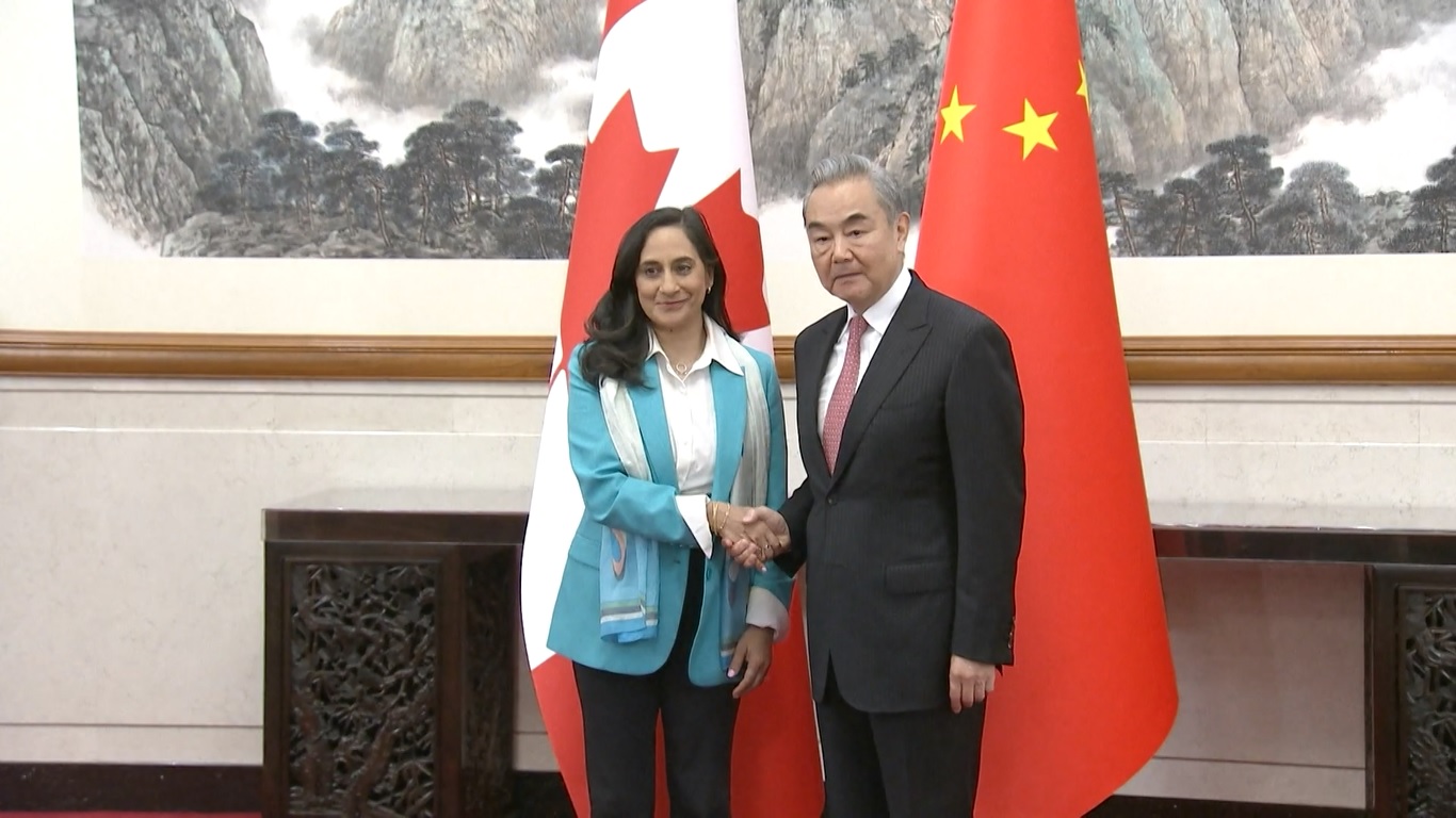 Menteri Luar Negeri Tiongkok dan Kanada Berjanji Tingkatkan Hubungan Bilateral