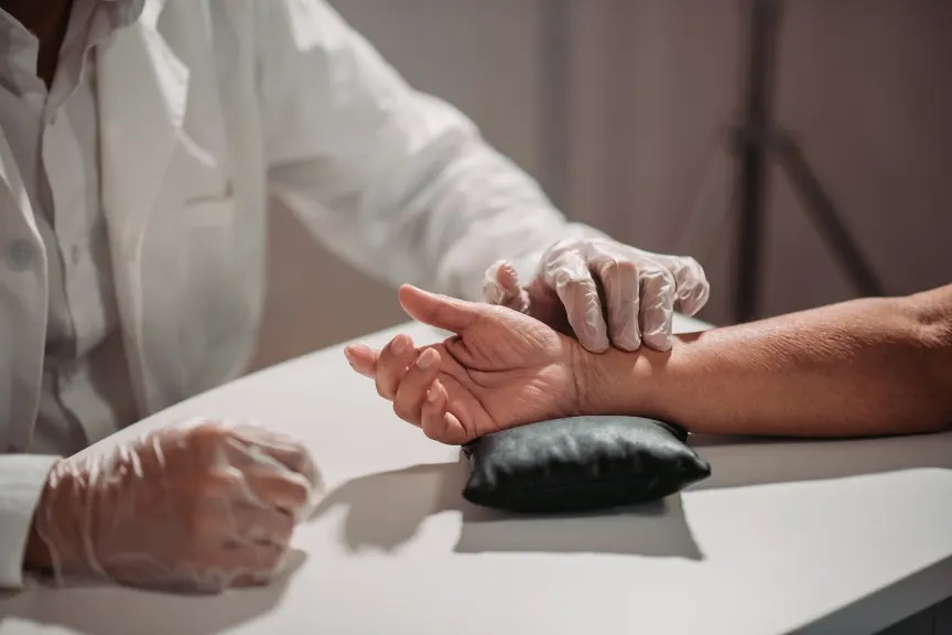 engobatan Tradisional Tiongkok atau (TCM) mengenal beberapa metode pengobatan Tergantung jenis penyakit yang ditangani