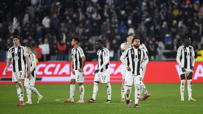 Juventus yang bertindak sebagai tuan rumah harus menerima kenyataan pahit disingkirkan Empoli pada babak perempat final Coppa Italia