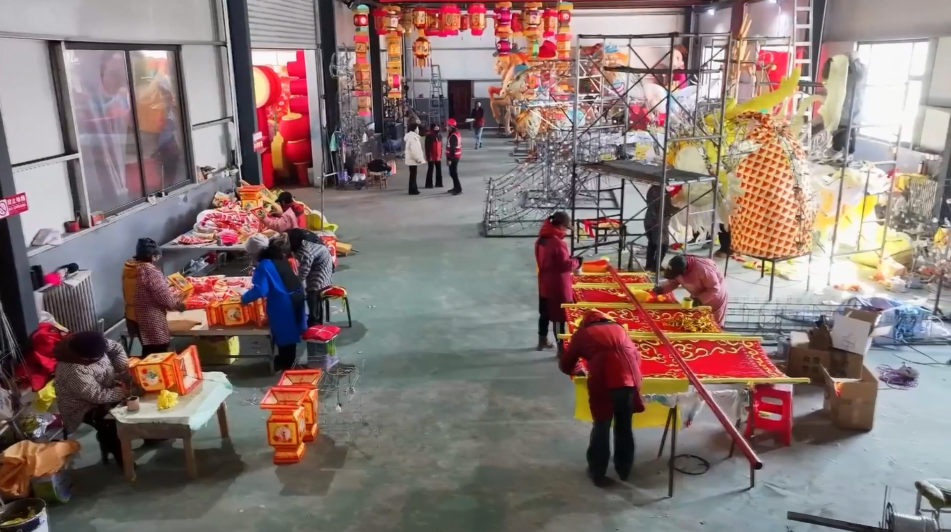 Persiapan Kegiatan dan Produksi Barang-barang Festival Musim Semi Berjalan Lancar di Tiongkok