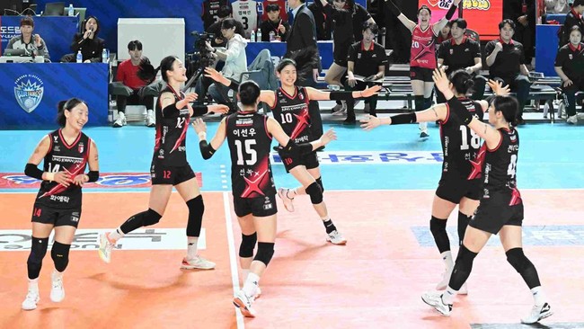 Pelatih Red Sparks Ko Hee Jin buka suara setelah timnya meremukkan Pink Spiders 3-2 (23-25