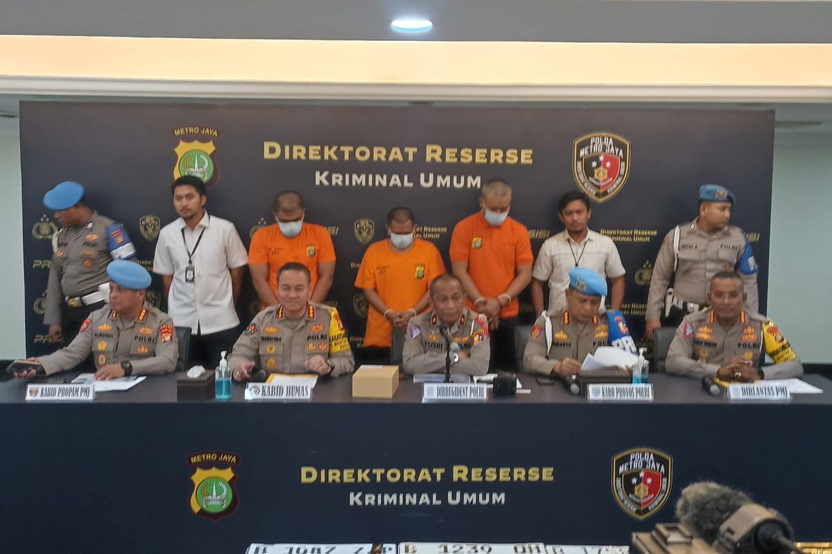 STNK dan pelat dinas palsu tersebut dipatok seharga Rp 55 juta