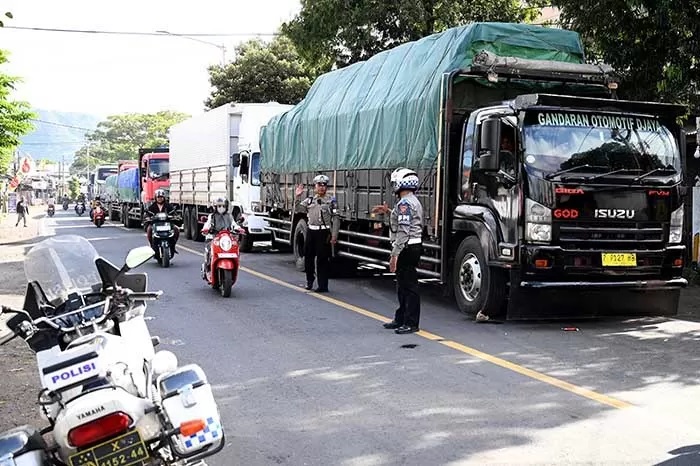 Jumlah Kapal Berkurang, Picu Kemacetan Ekstrem Di Jalur Pelabuhan Penyeberangan Ketapang – Banyuwangi