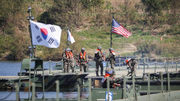 Kementerian Luar Negeri Korea Utara (Korut) meminta PBB mendesak penghentian latihan militer bersama Korea Selatan dan Amerika Serikat (AS) Kemlu Korut menyebut latihan militer bersama memicu ketegangan ke tingkat yang sangat berbahaya
