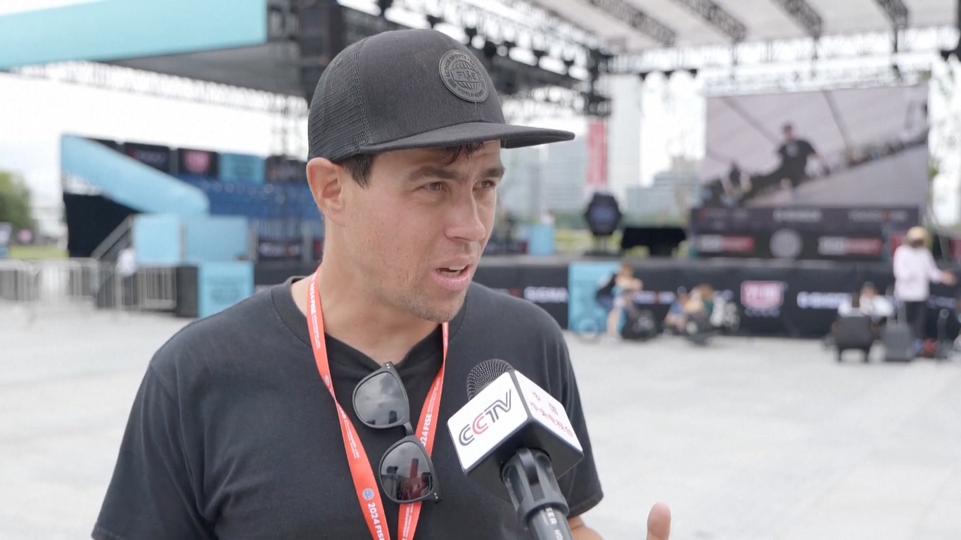 Untuk menandai penampilan pertamanya di Shanghai