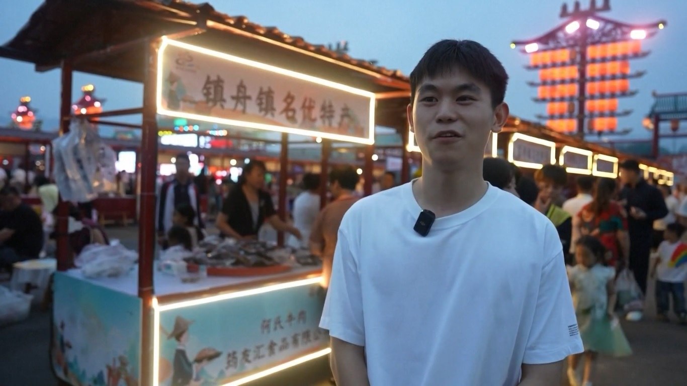 Dirayakan pada hari kelima bulan kelima kalender lunar Tiongkok